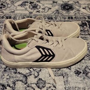 Cariuma Cream and Black Sneakers